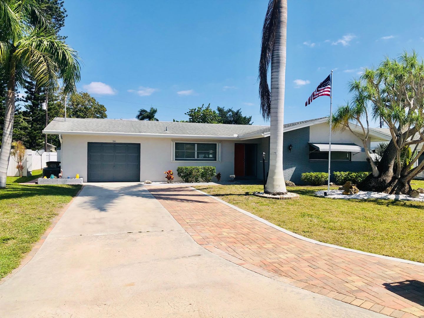 Experience this Short Term Furnished Off season Single Family 2/2 Pool home. – photo 1