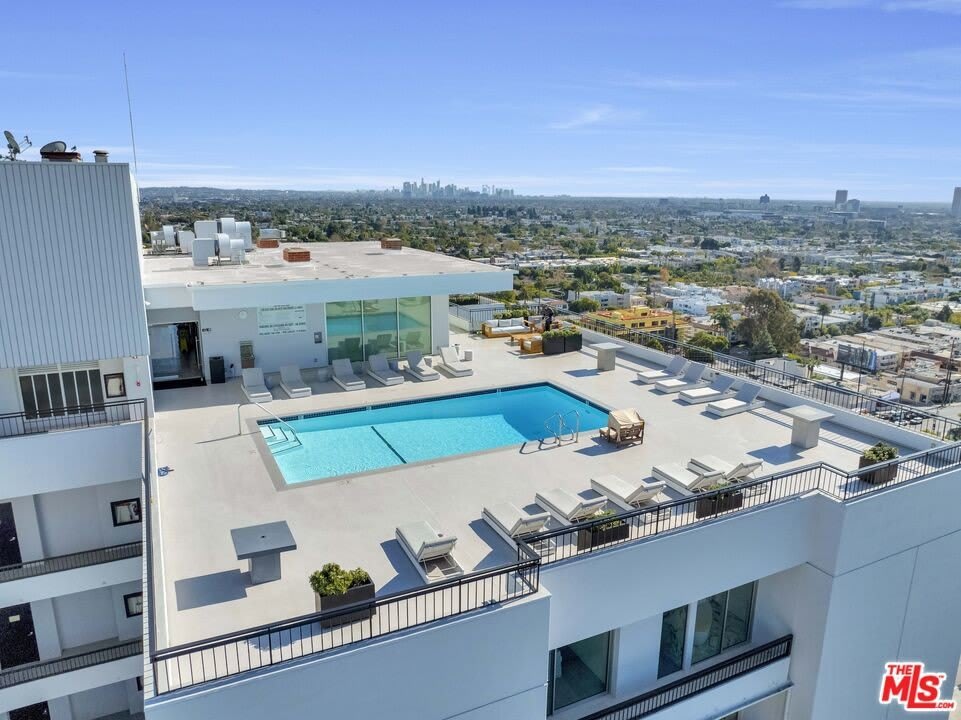 1100 Alta Loma Rd – photo 1