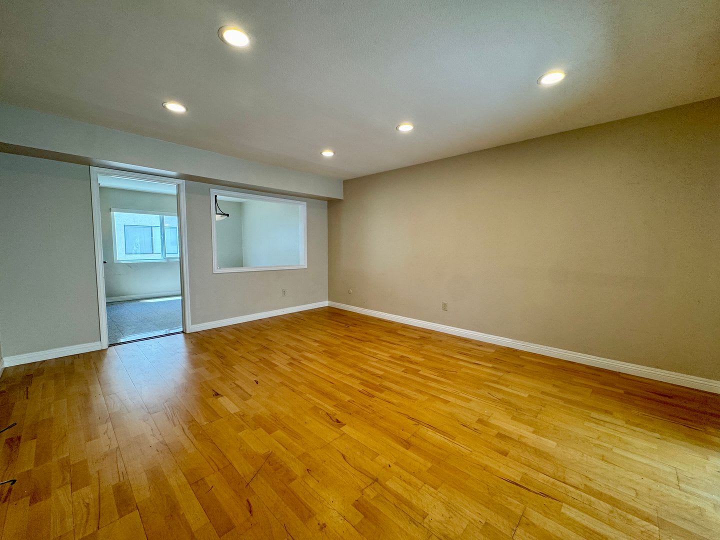 2 Bedroom/2.5 Bathroom Townhouse Fashion Park Villas Across Shops at Santa Anita – photo 2