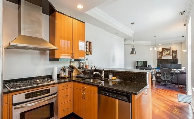 36 S. Ashland AveUnit 404 – photo 1