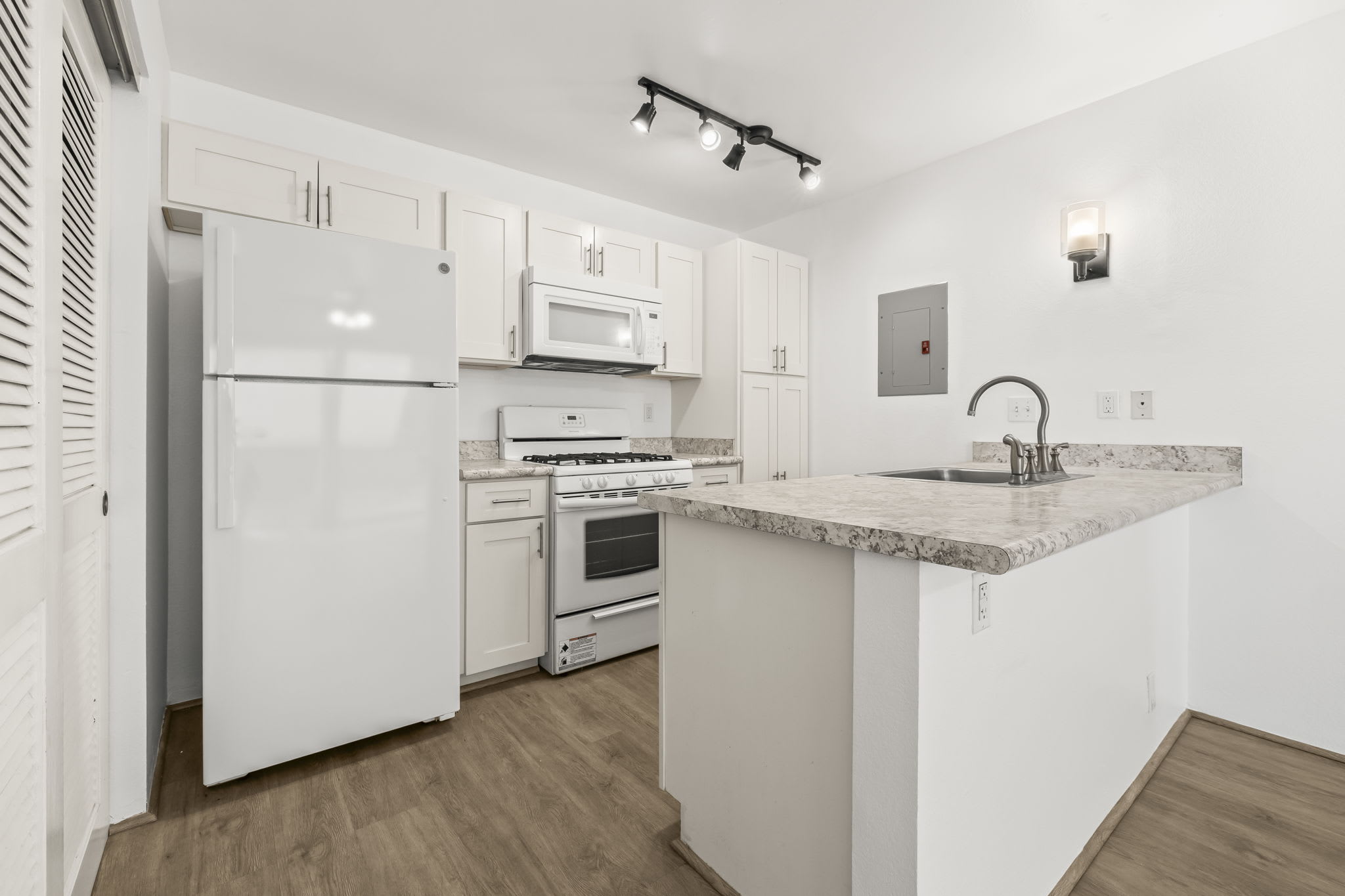 91-1135 Puamaeole Street – photo 1