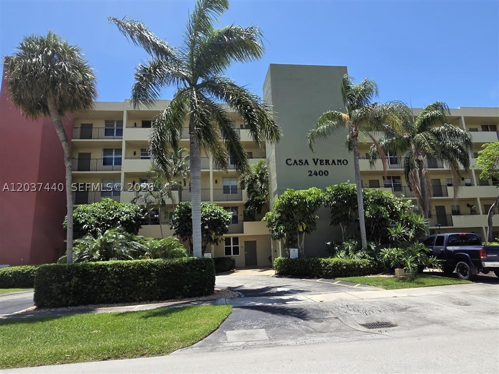 2400 NE 10th St – photo 1