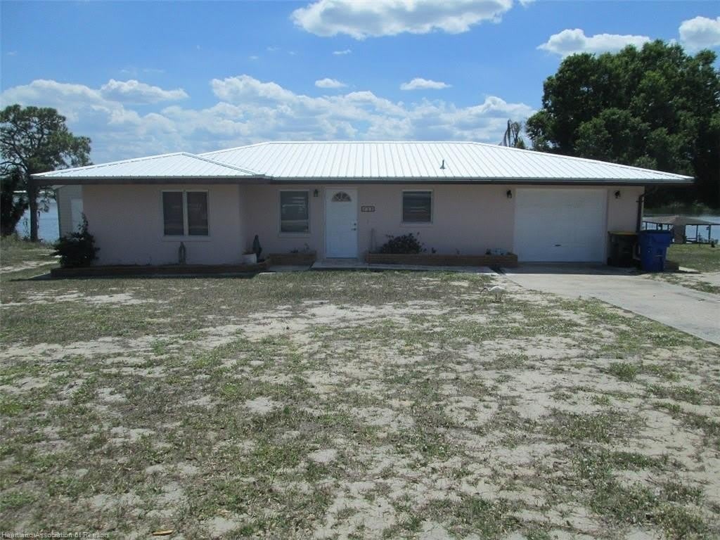38 Lake Henry Drive – photo 1