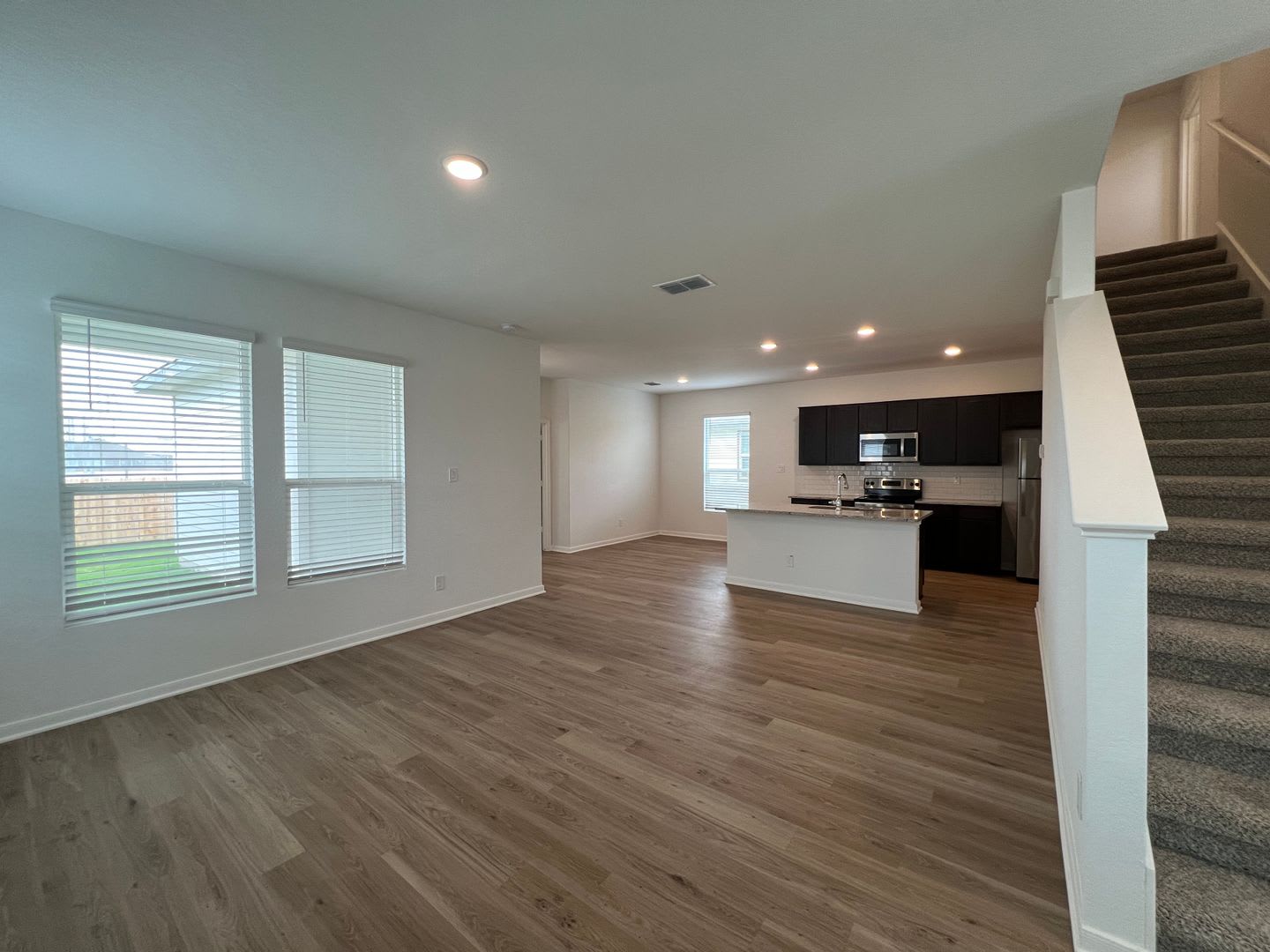 Beautiful 4/2.5 home in Hannah Heights – photo 4