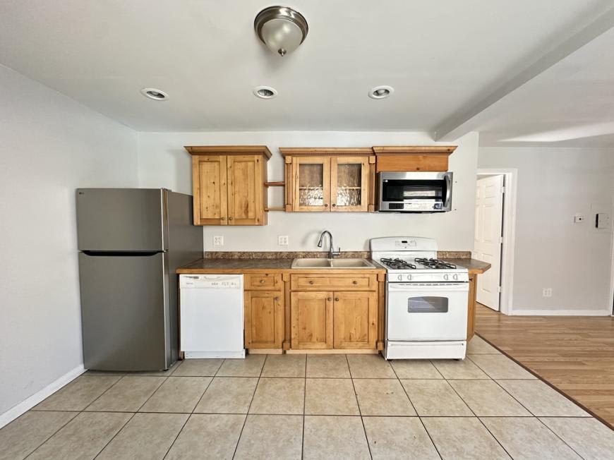 2456 Clybourn – photo 2