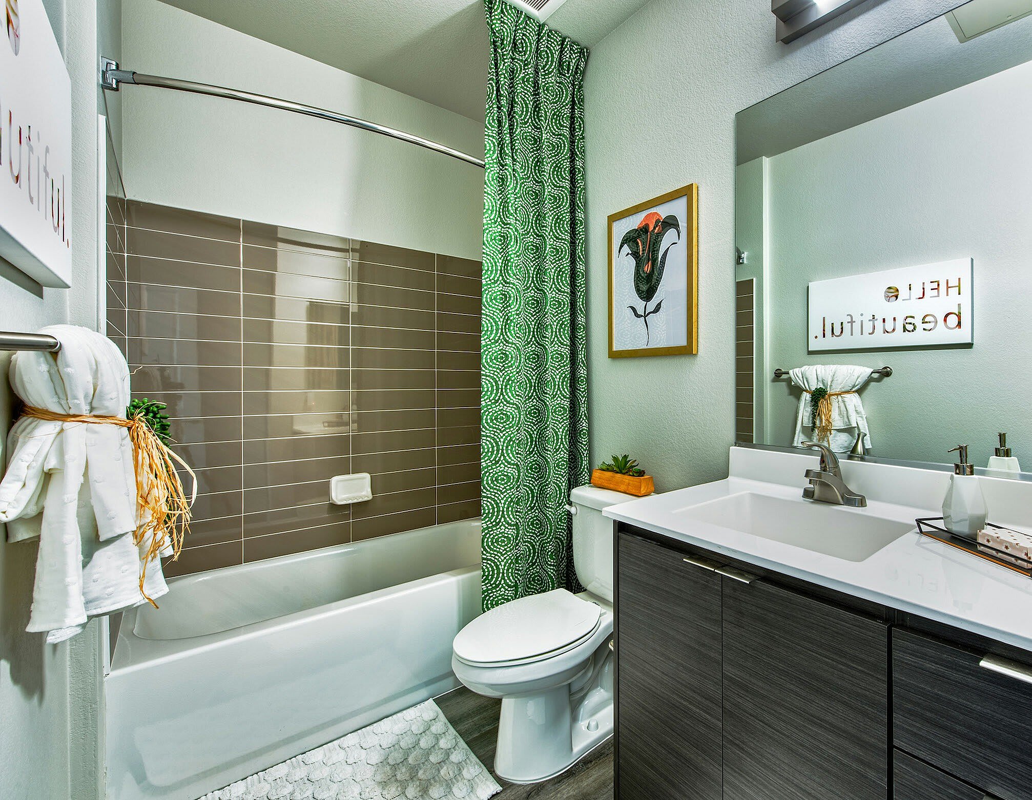 Metro 101 Apartments – photo 2