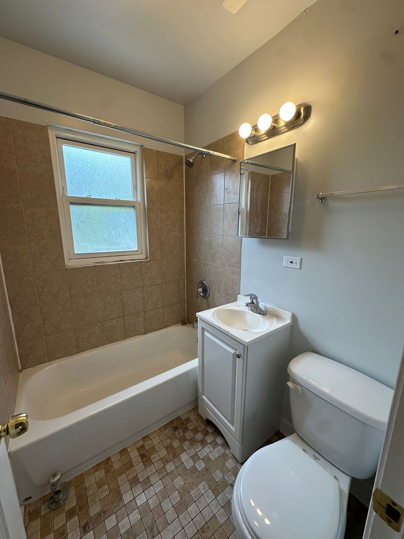 7033 N Glenwood Ave – photo 4