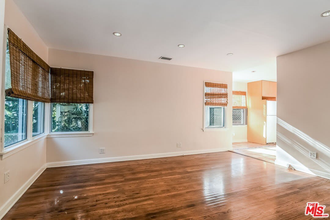 801 Brooks Ave – photo 3
