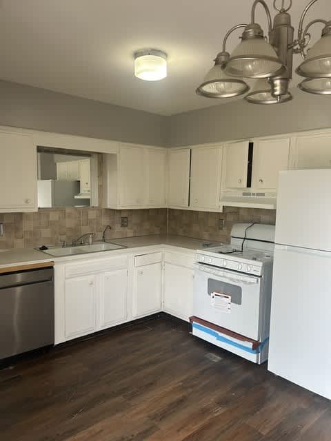 5854 Christie Avenue Southeast – photo 3