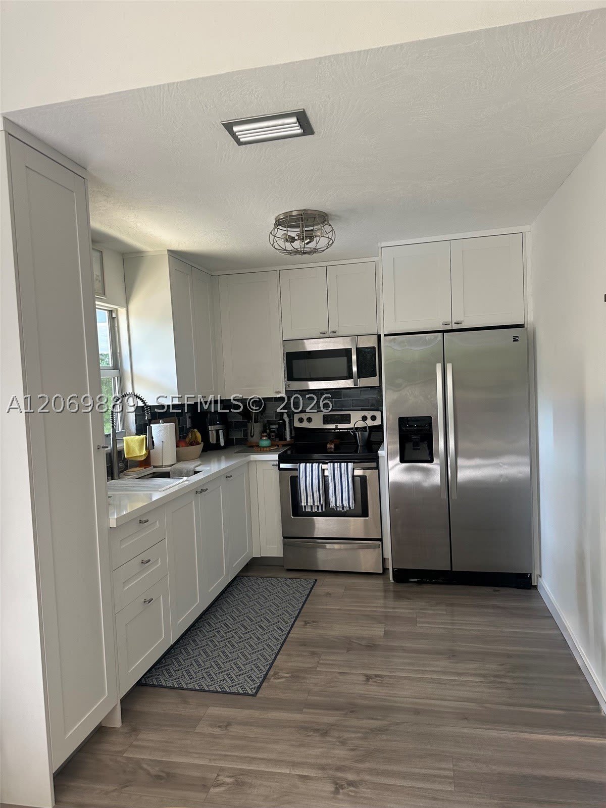 1 Meridian Ave – photo 3
