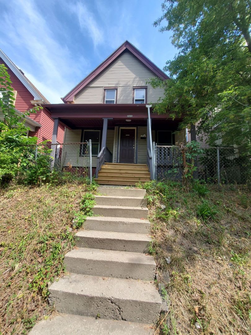 3 Bedroom Single Family – photo 1