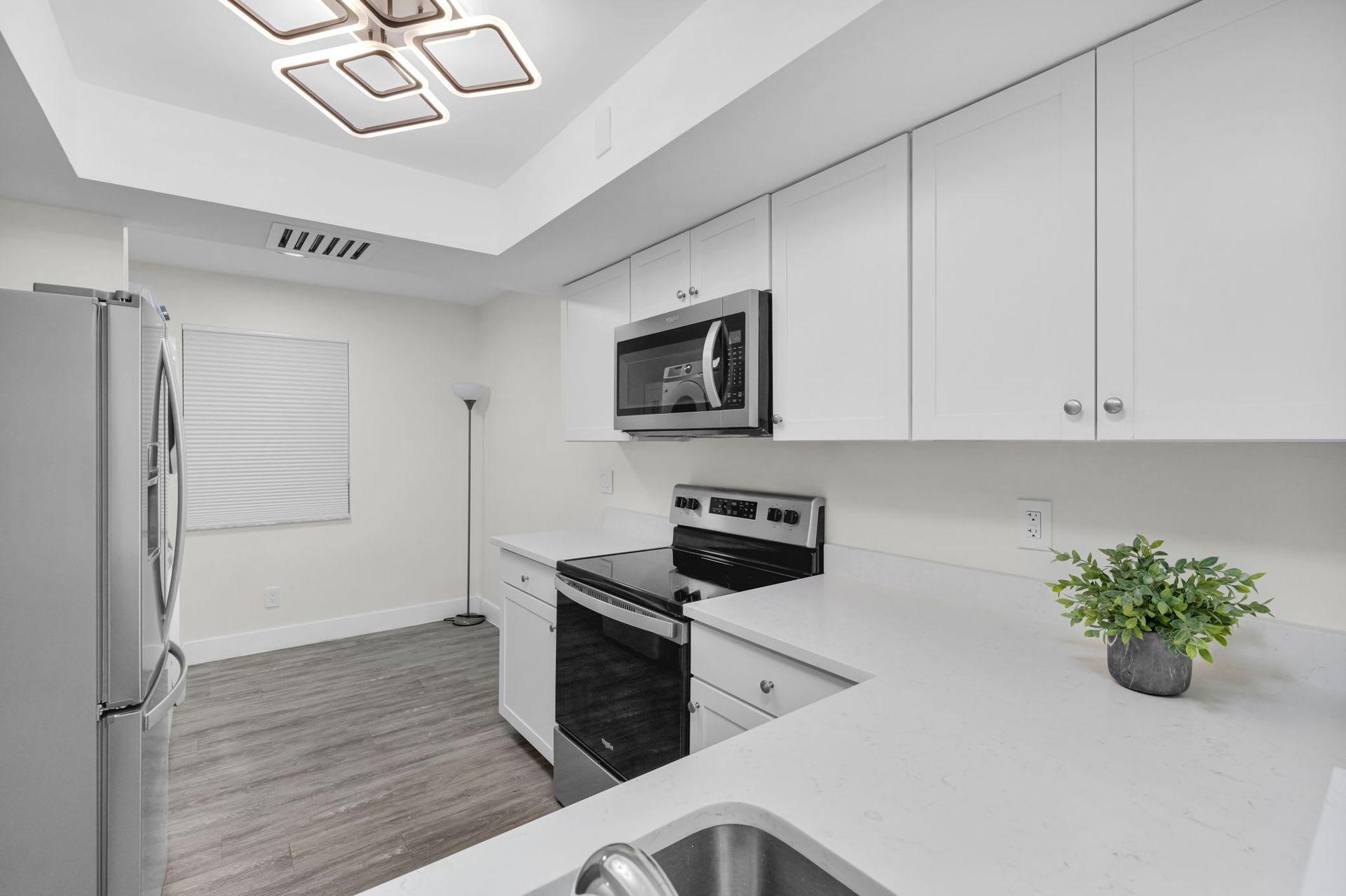 Pierce Beach Premier Apartments at Woodland Condominium – photo 5