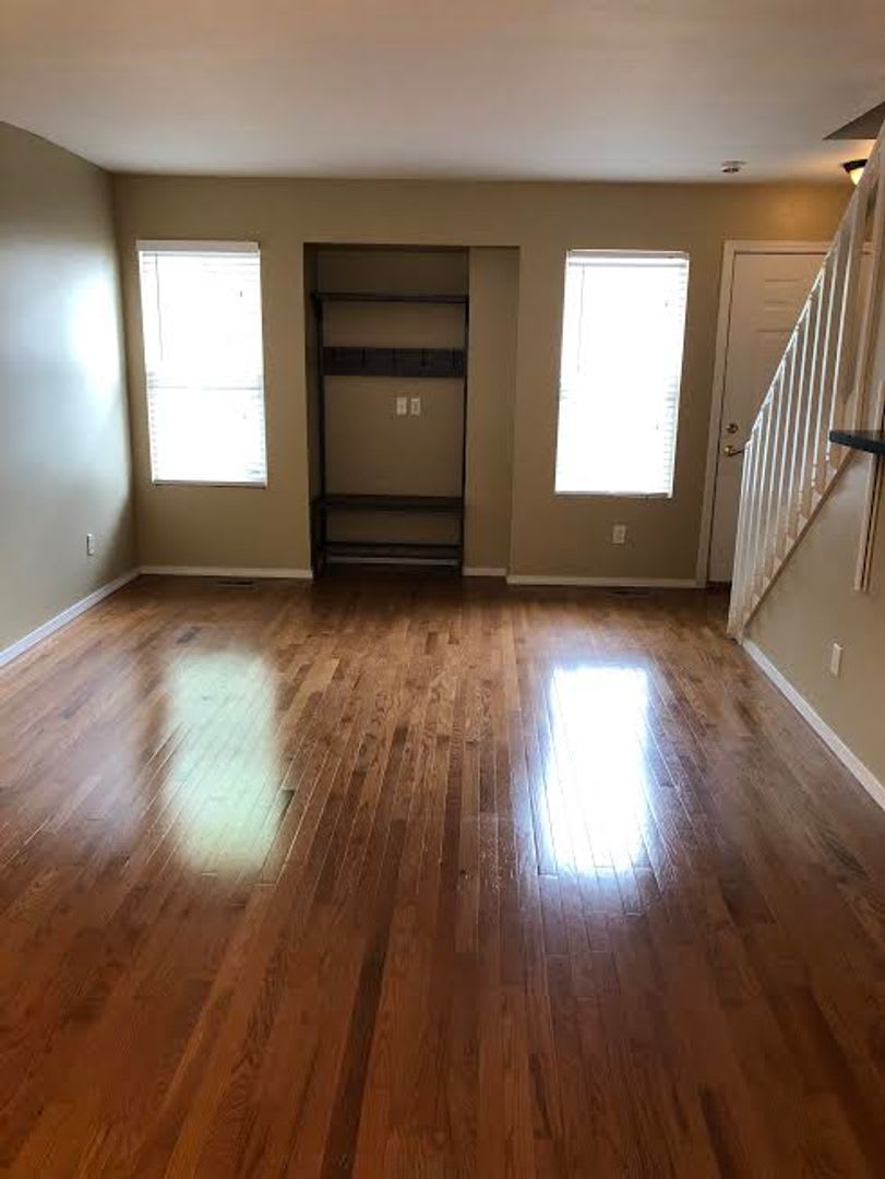 Beautiful 2bd, 2 ba 1,365 sq. ft. Condo, New Paint and Carpet, Fenced Yard, Close to Everything – photo 2