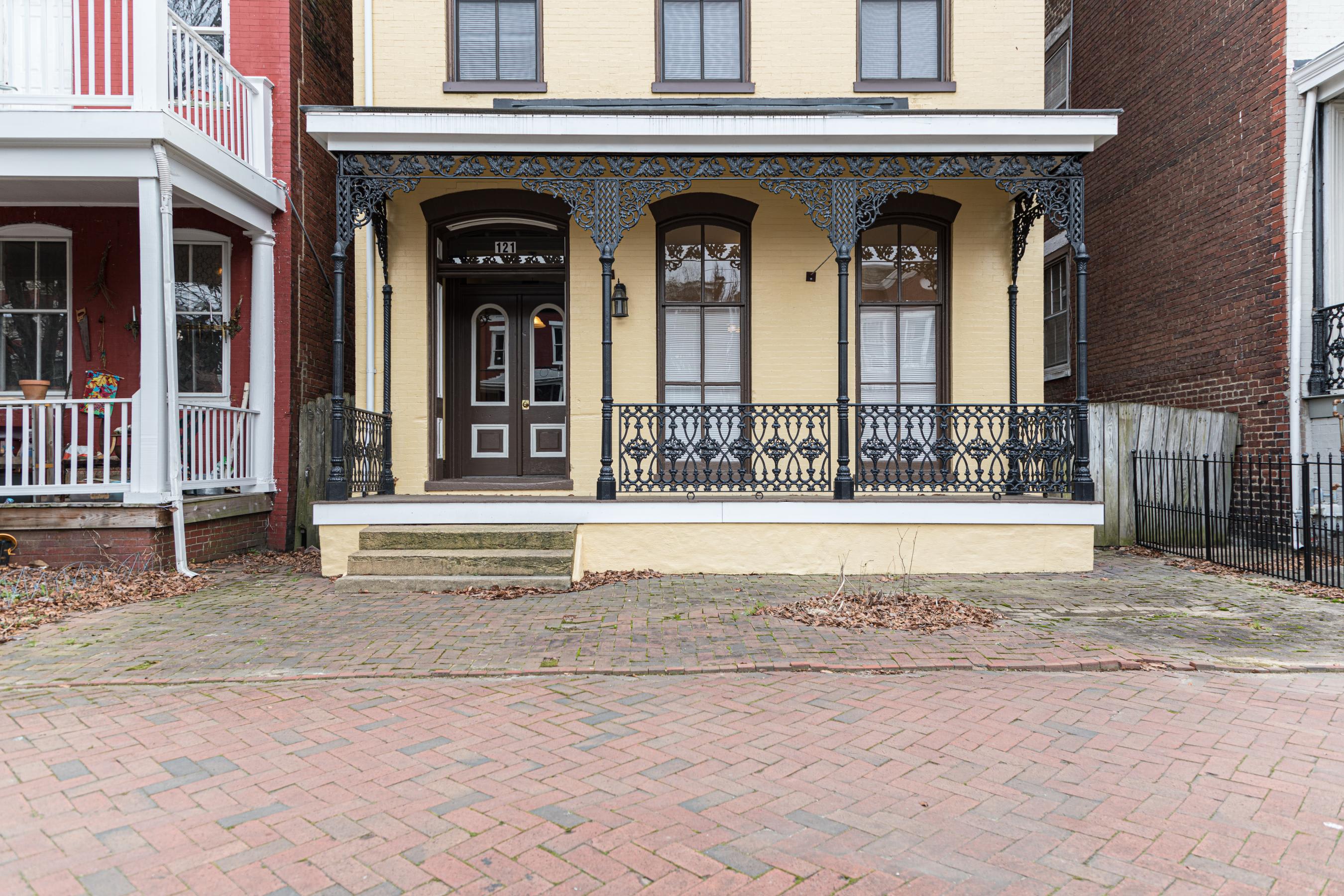 121 West Clay Street – photo 1