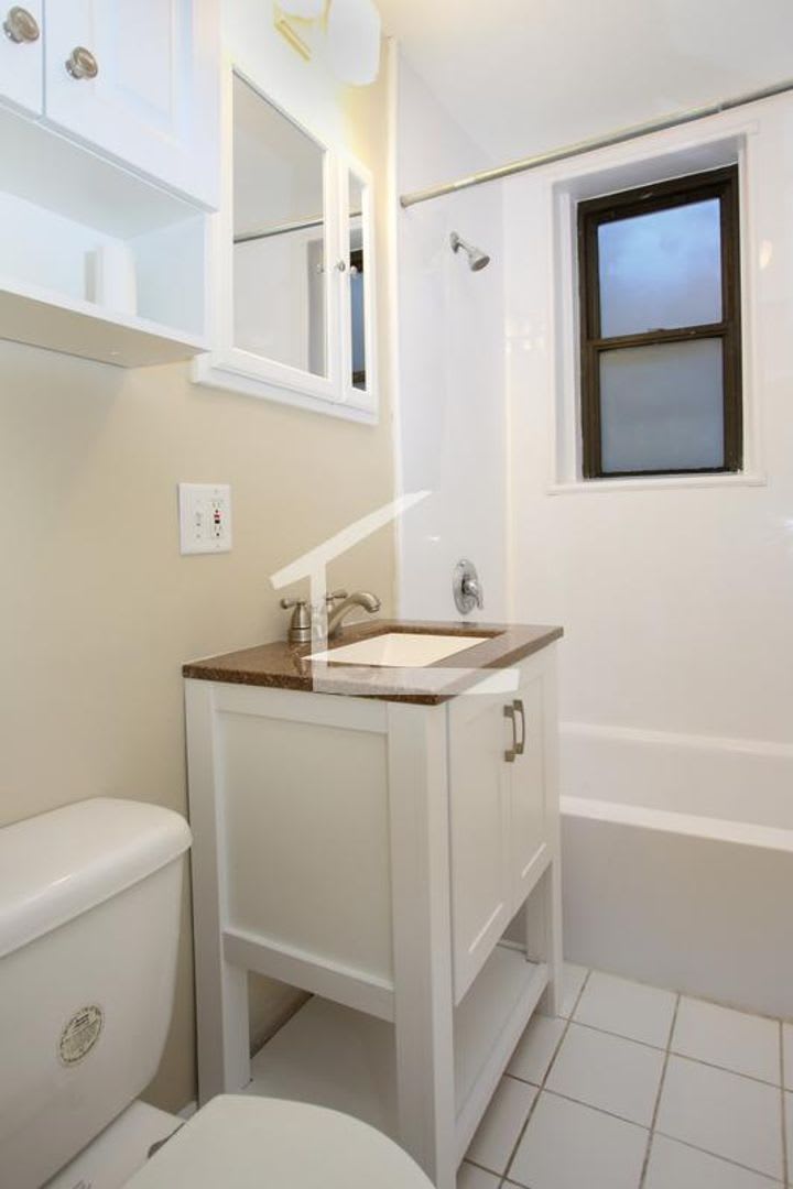 Nicely renovated 1 bed in the heart of Fenway! – photo 3