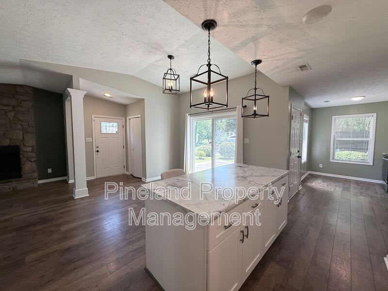 890 Bridgette St – photo 3
