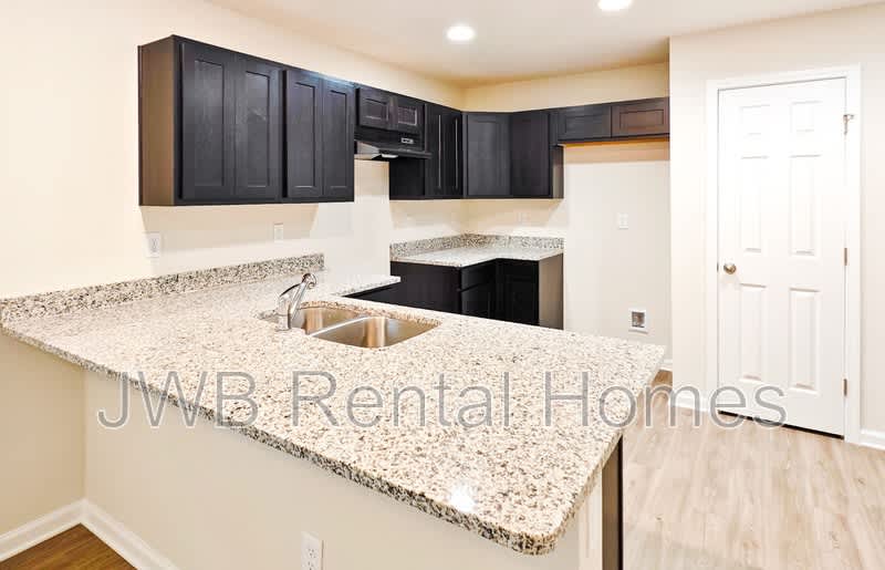 11137 Pine St – photo 2