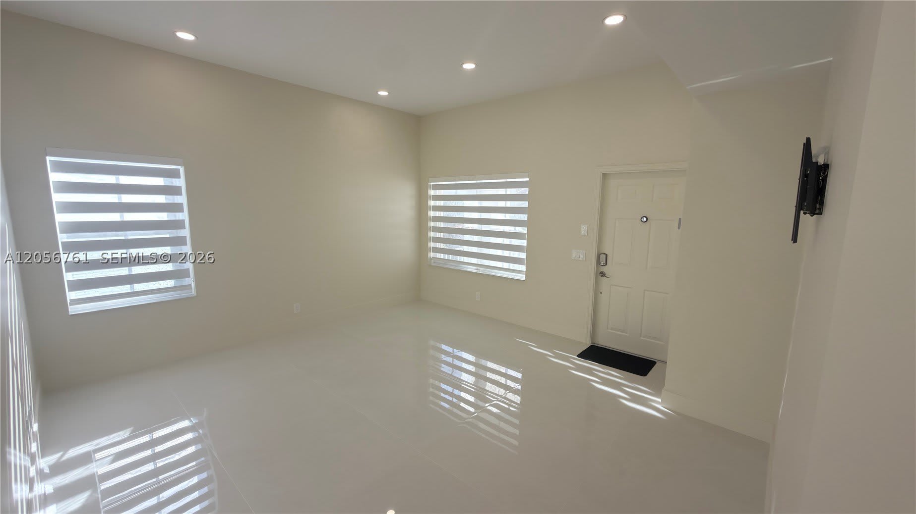 692 Maplewood Ct – photo 4