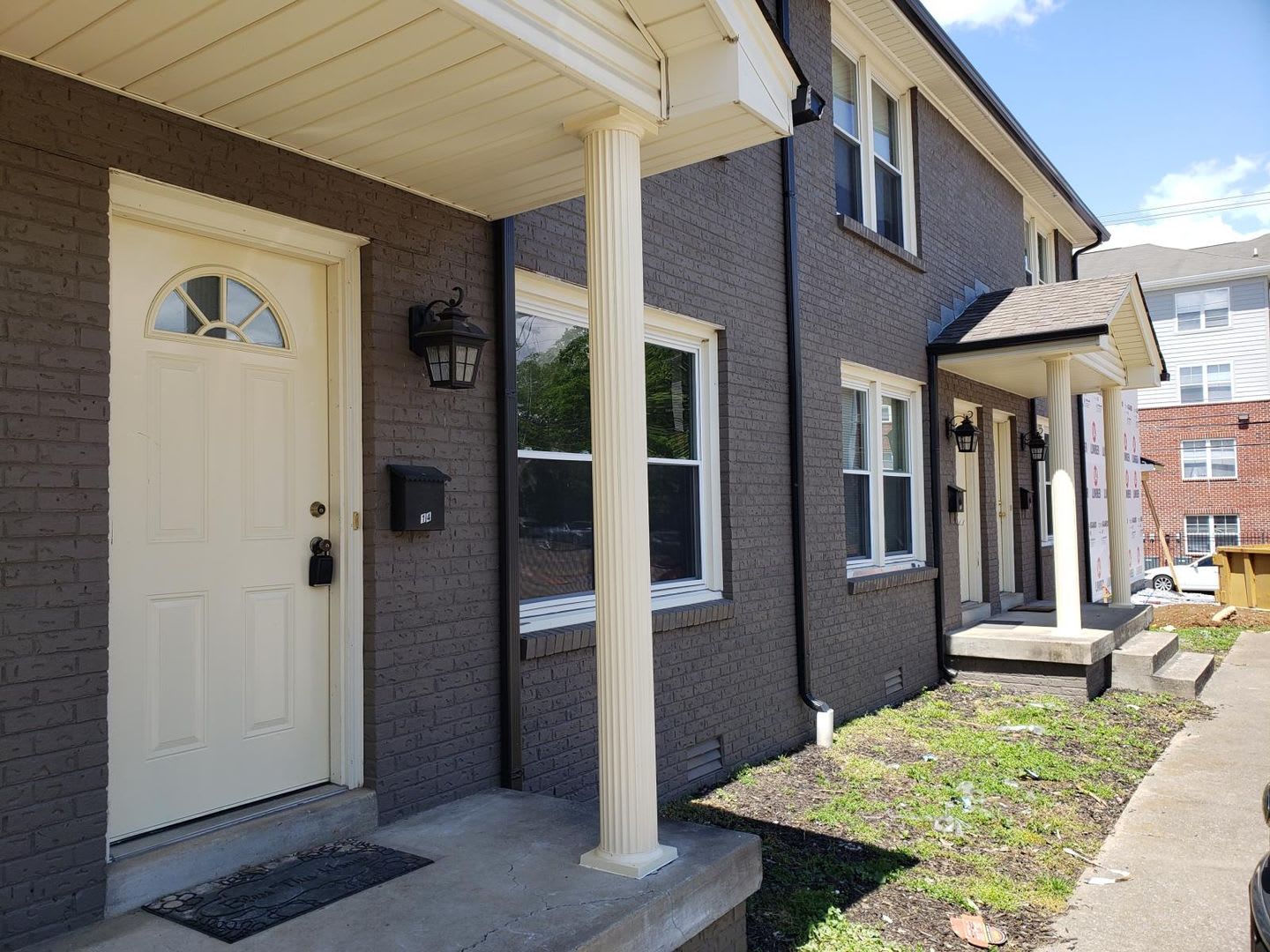 1/2 Off First Month's Rent! 2 bed 1.5 bath. Water included! Walk to APSU! – photo 2