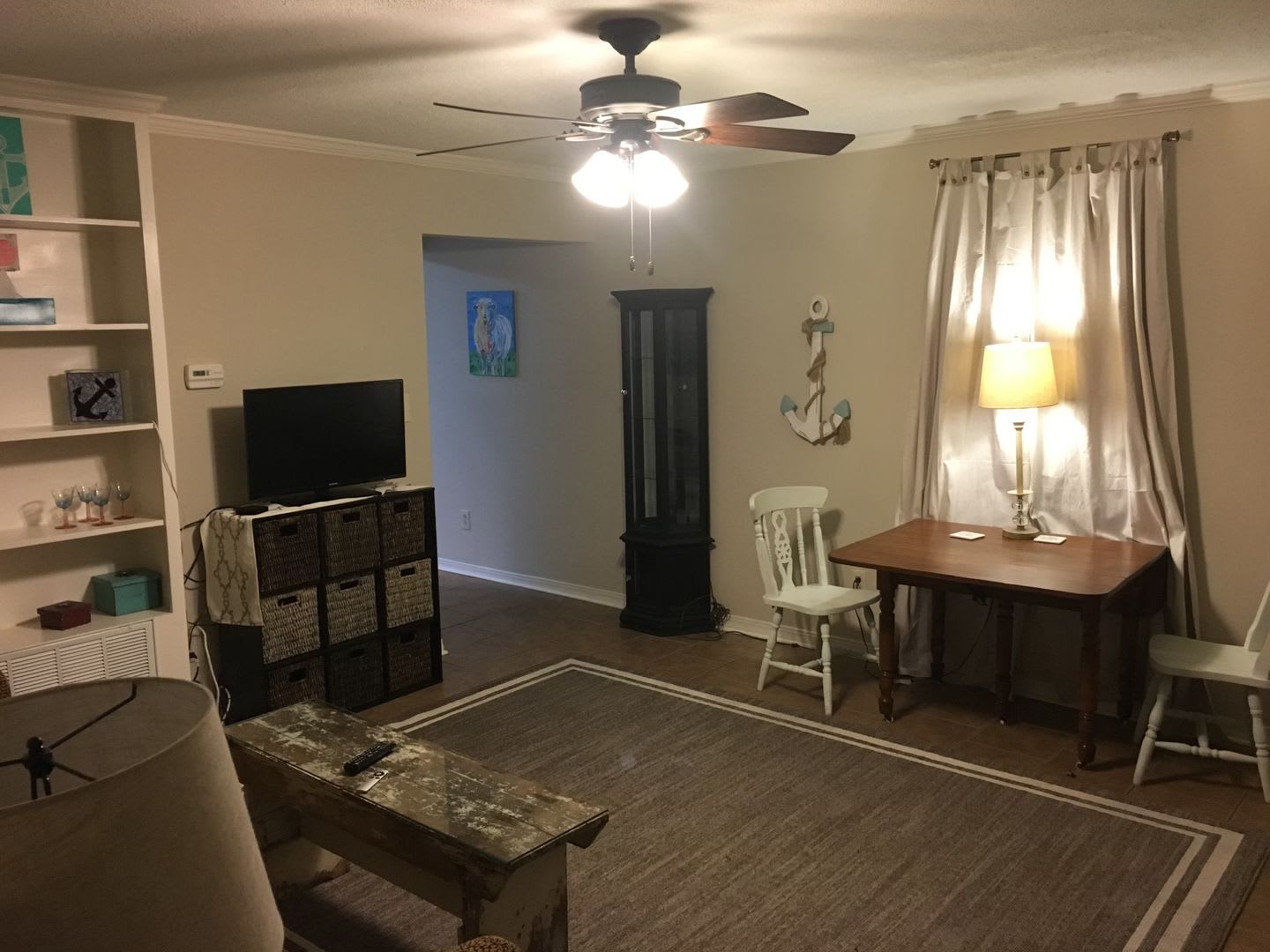 Roommate Needed!! Walk to the Square! Available NOW... – photo 4