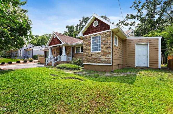 821 Woodburn Rd – photo 2