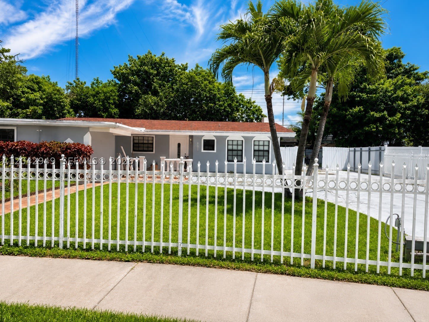 401 NW 198th St – photo 1