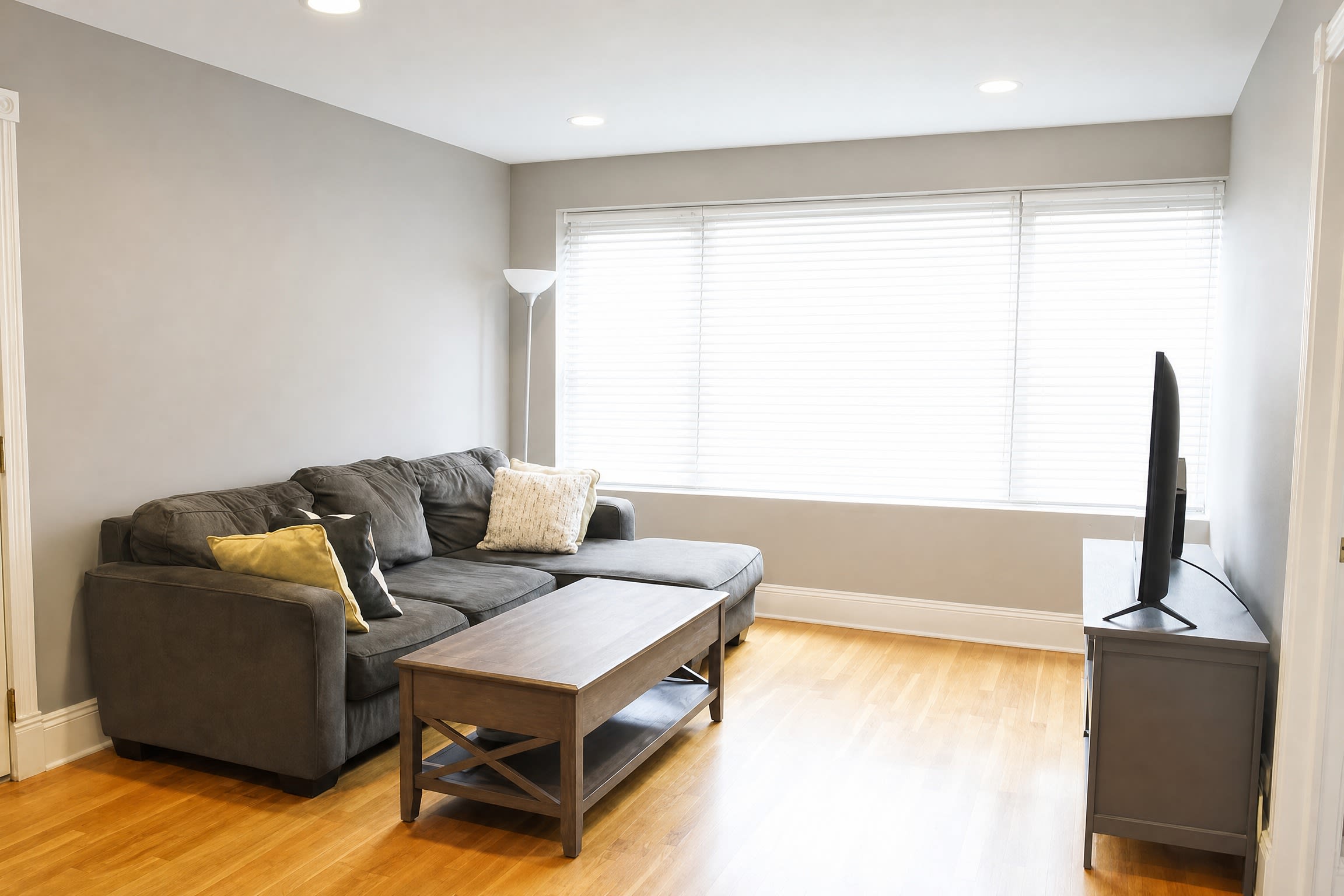 1345 W Fargo Ave – photo 1