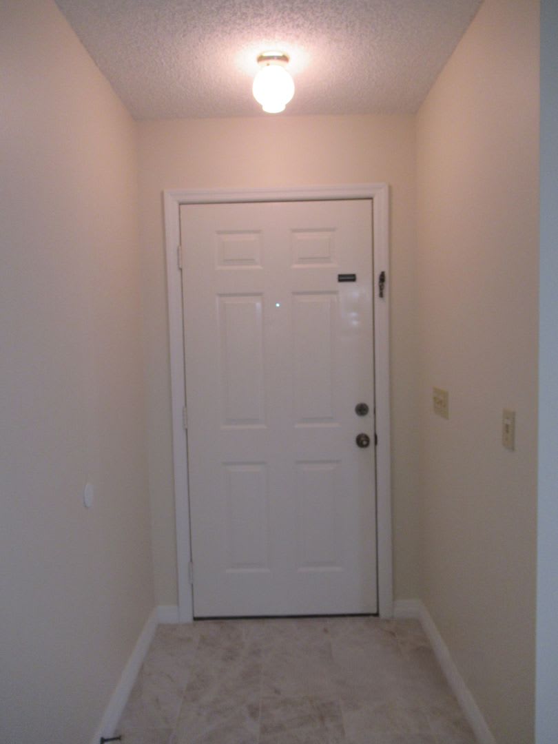 2br/2ba Duplex with Lakeview – photo 4