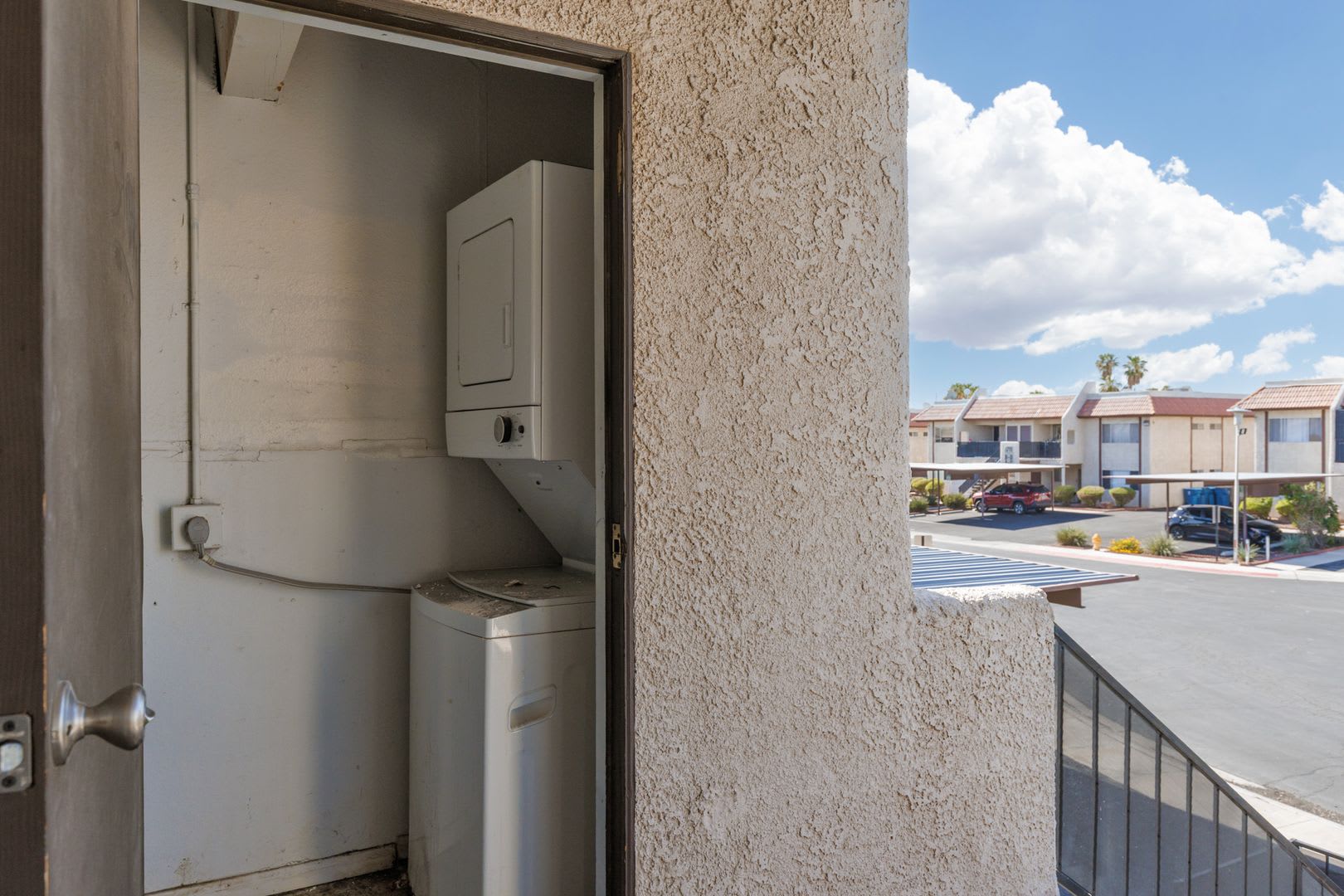 2 Bed / 2 Bath Near UNLV – Upstairs Unit – photo 4
