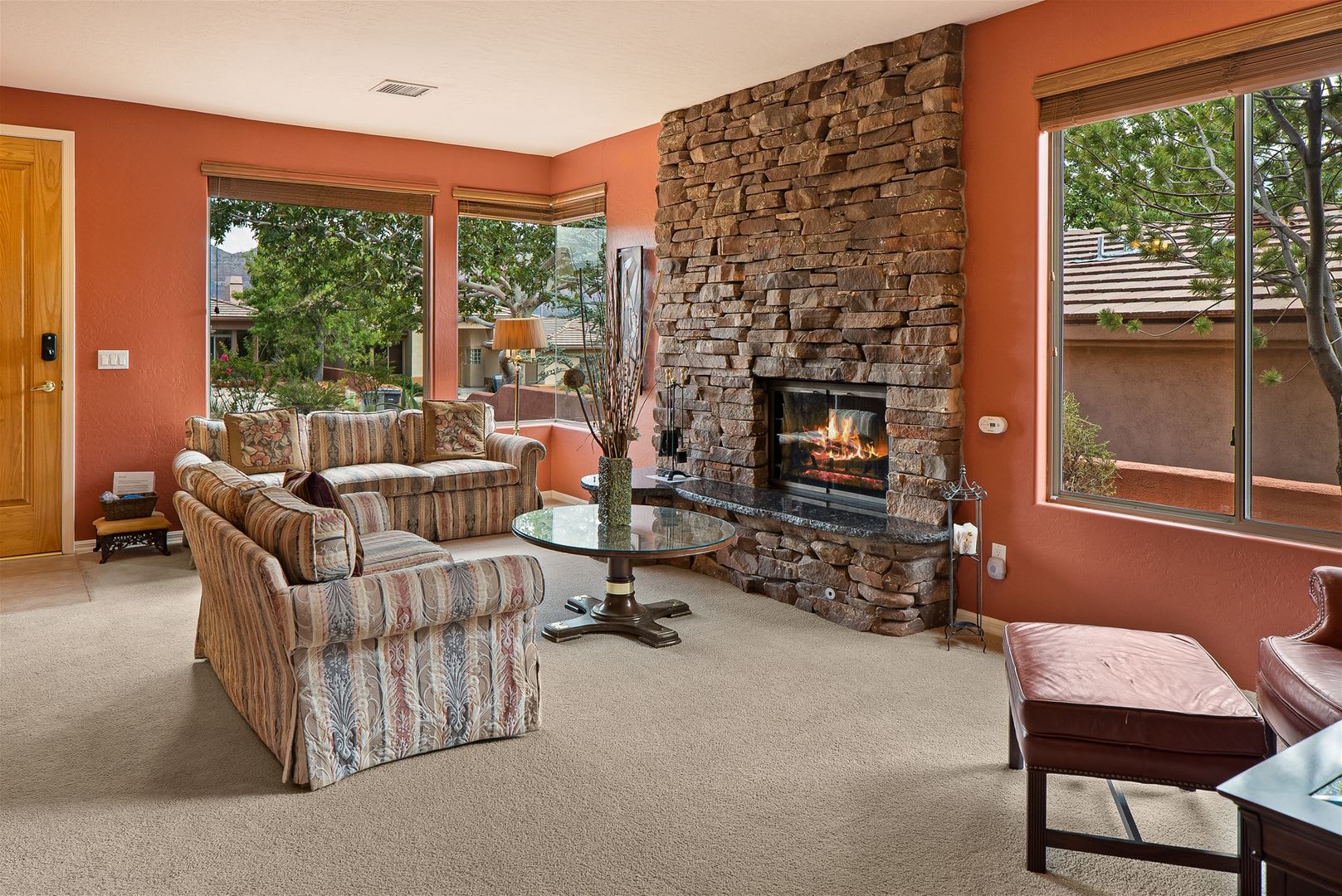 Home on Oak Creek Golf Resort, Pets + Hot Tub! – photo 5