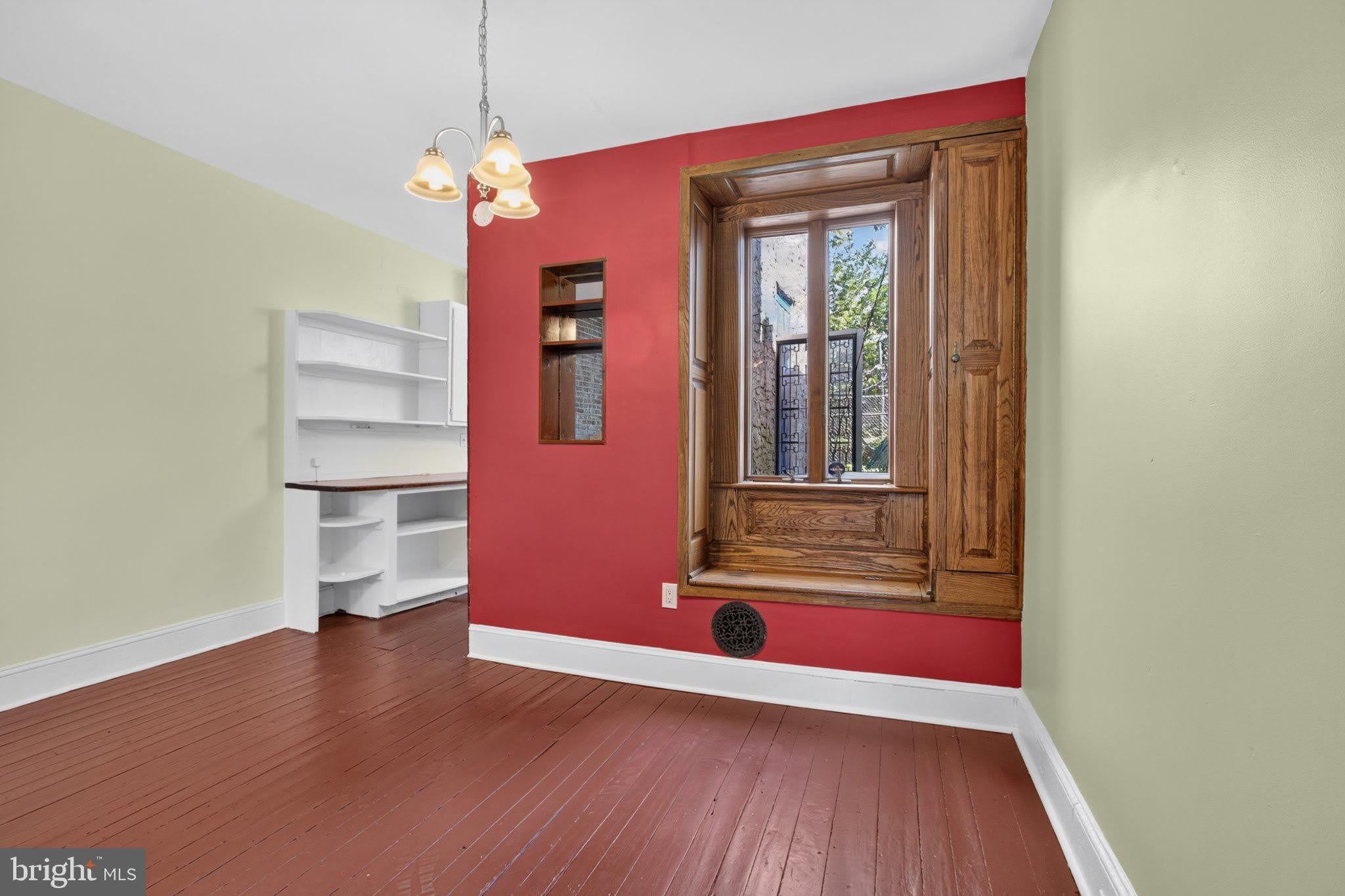 4051 LUDLOW Street – photo 5