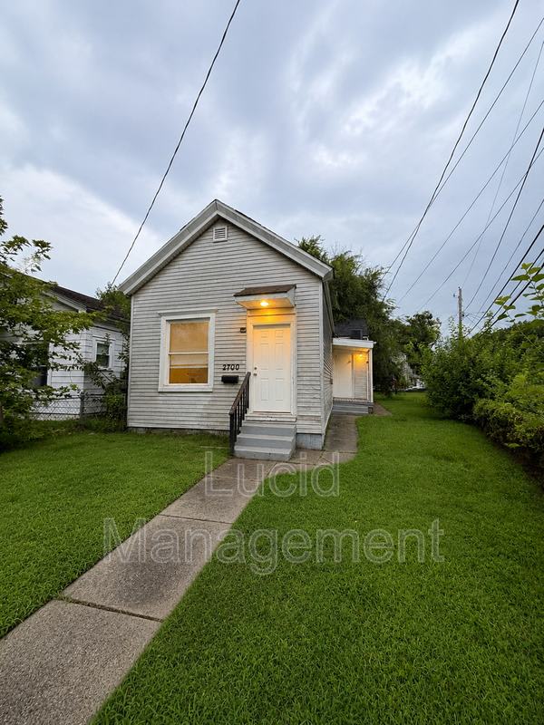 2700 Montana Ave – photo 1