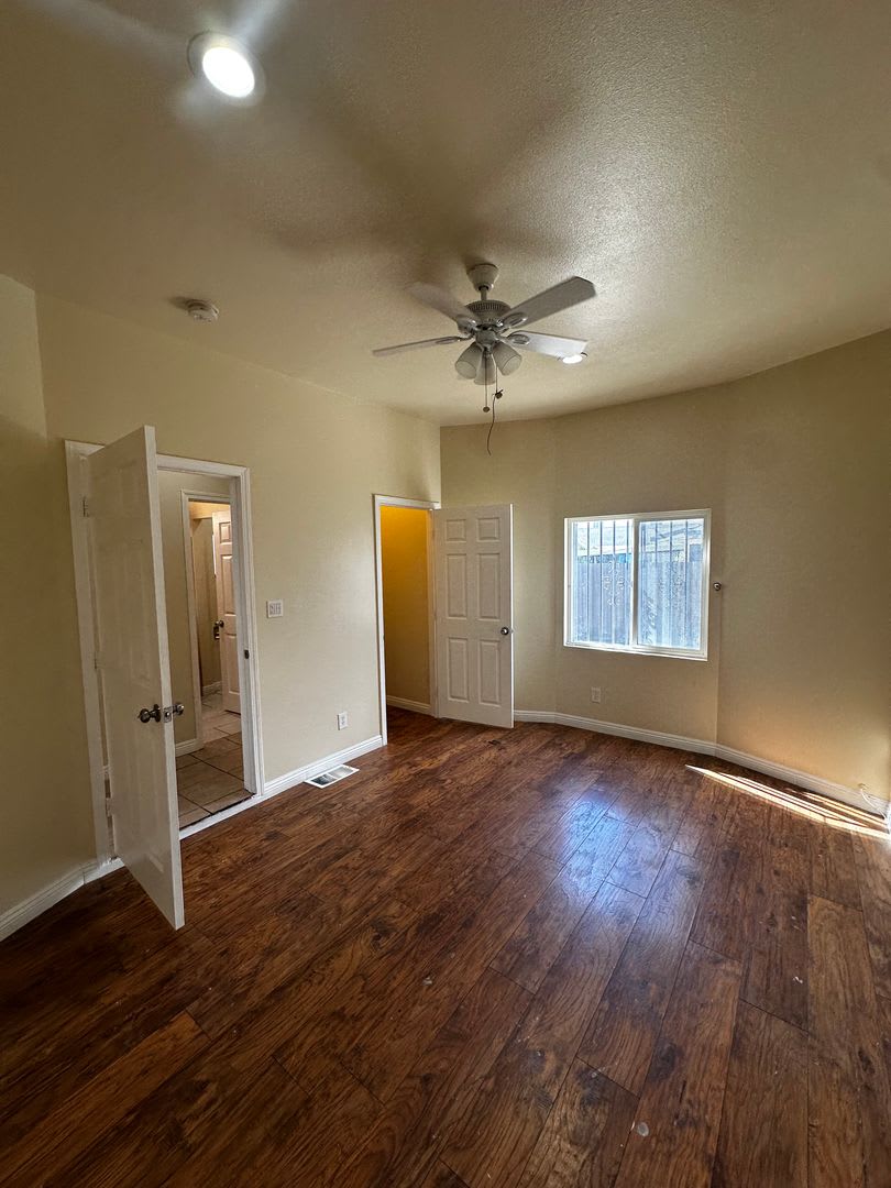 Welcome to 750 E 40th Pl – photo 5