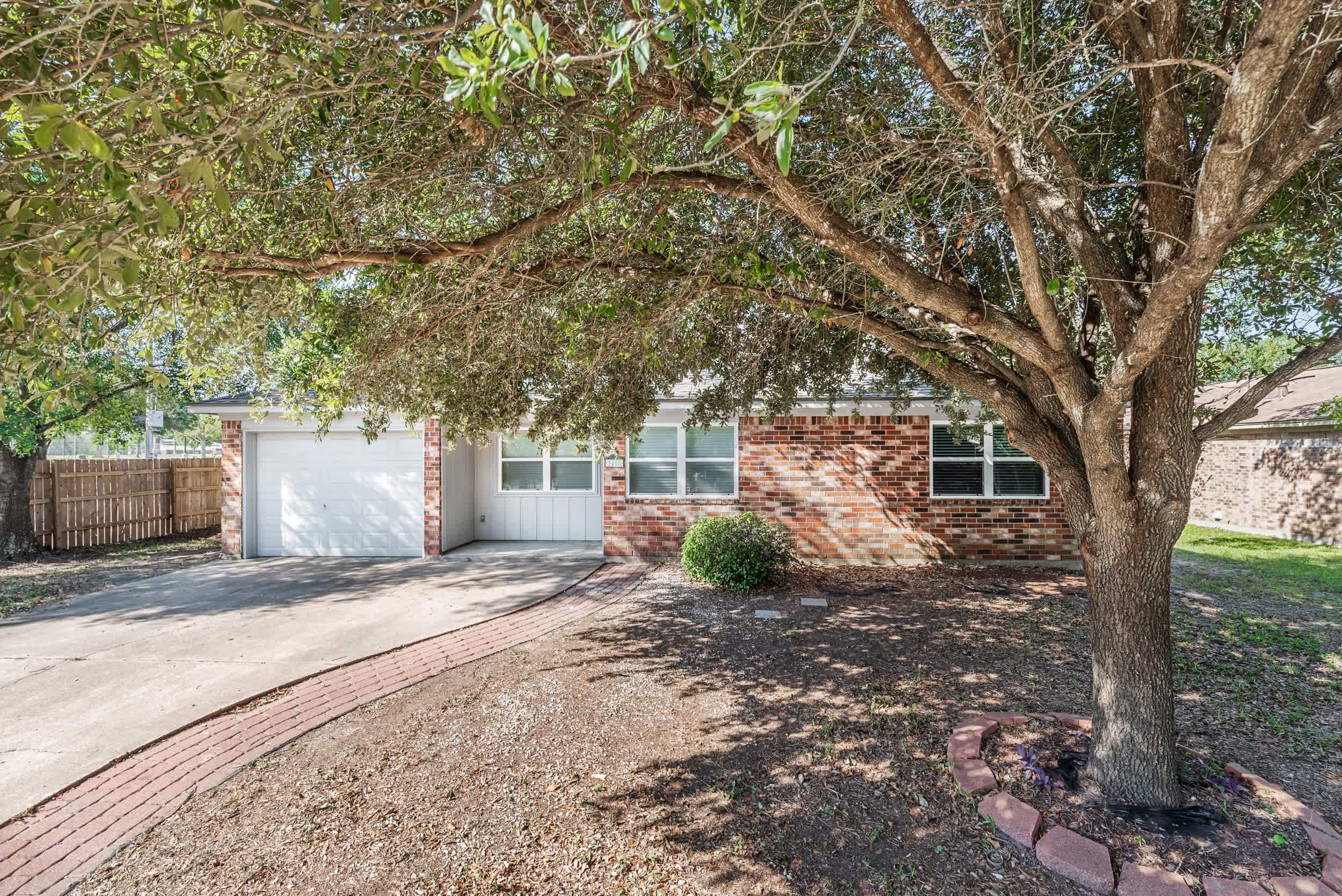3408 Dallis Drive – photo 2