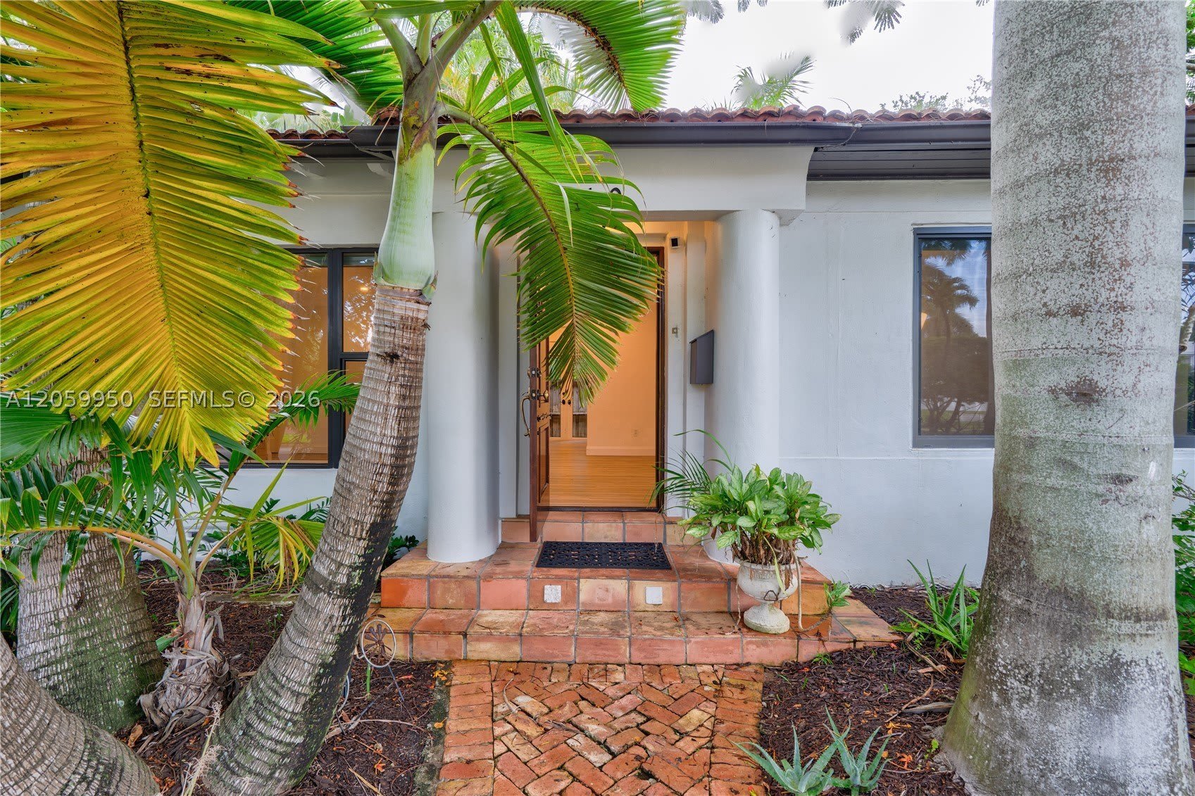 110 N 16th Ave – photo 2