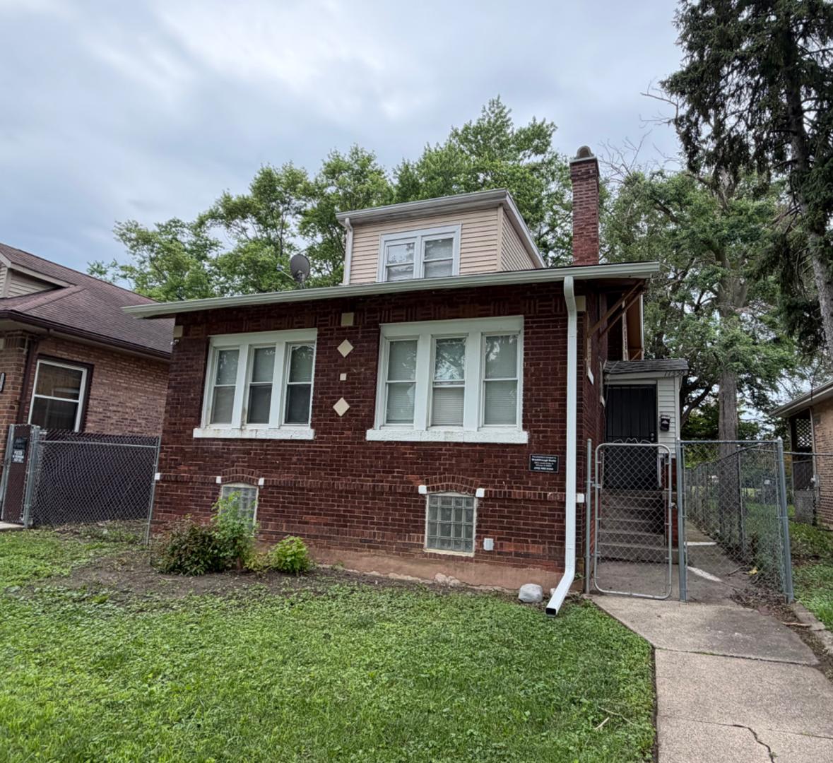 Mobility Area Morgan Park 5 Bedroom Single Family Home – photo 1