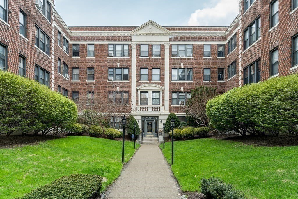 137 Englewood Ave 5 – photo 1
