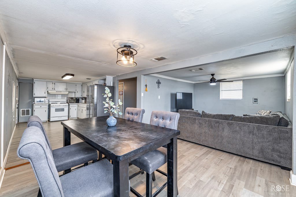 226 W Ave M – photo 4