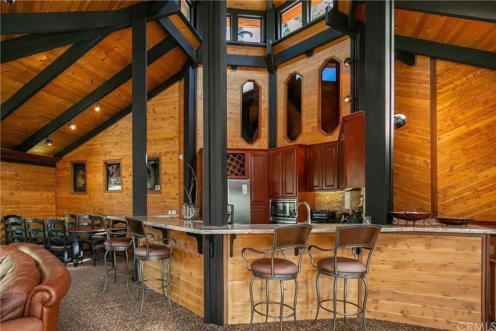 Beautiful 5-Bedroom Home with Mountain Views in Pine Club Mountain! – photo 3