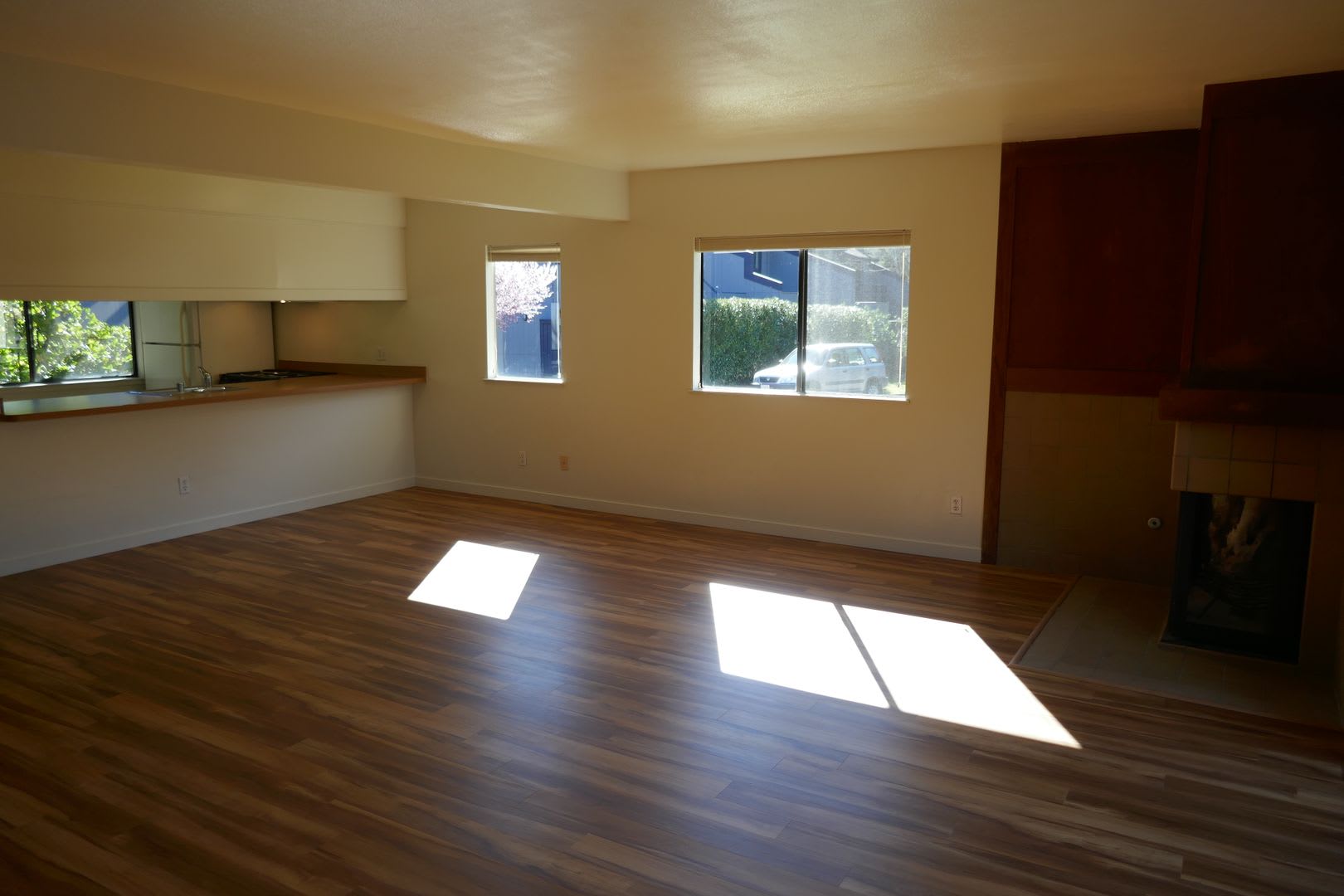 LARGE THREE BEDROOM TWO AND HALF BATH END UNIT CONDO TOWNHOME IN CANON VILLAGE – photo 4
