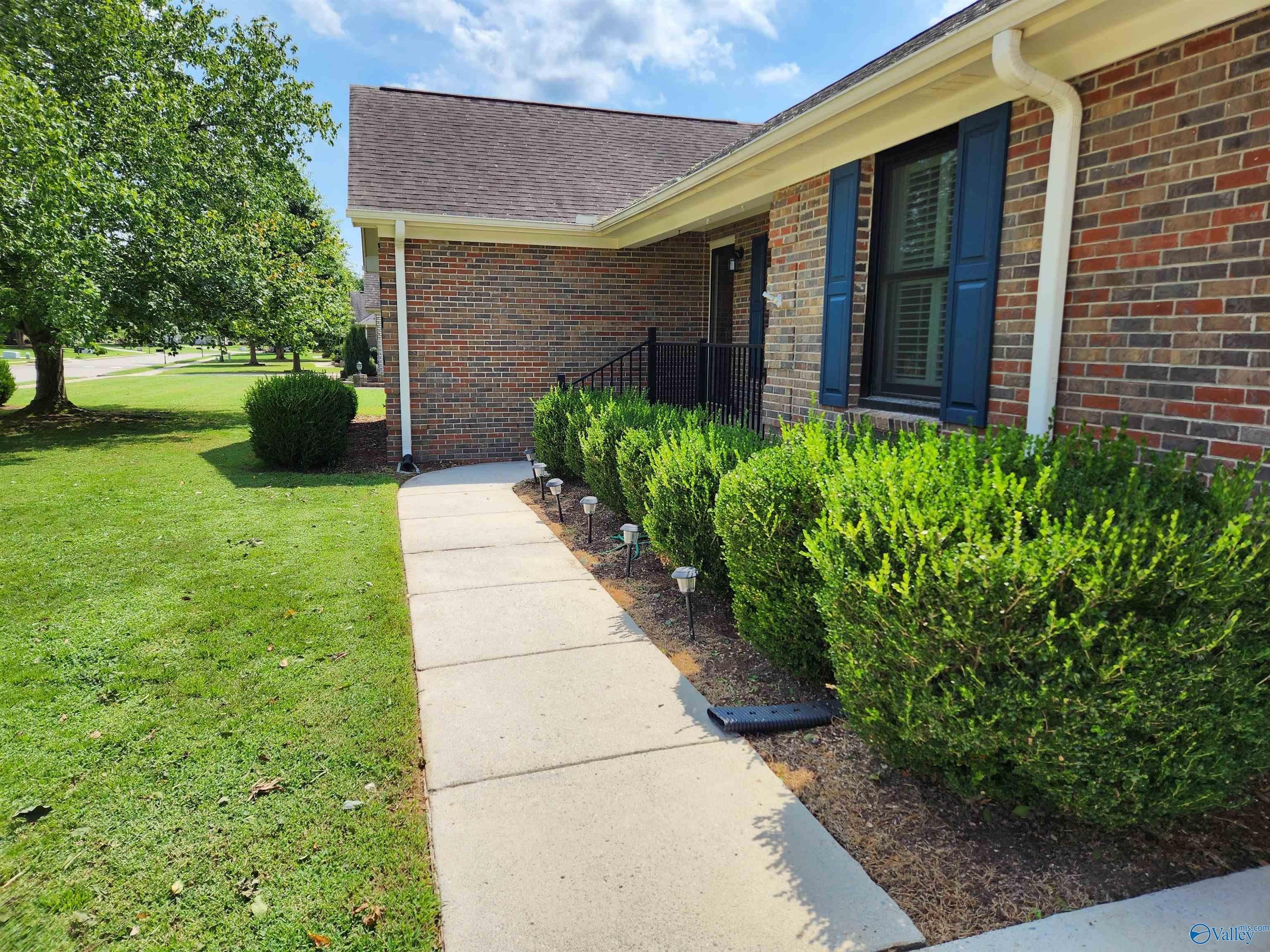 122 Featherstone Lane – photo 2
