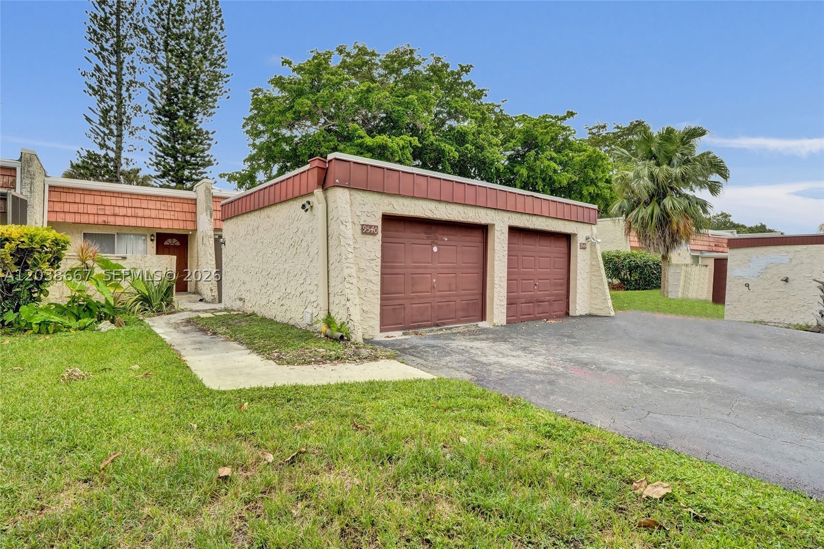 9540 NW 65th St – photo 2
