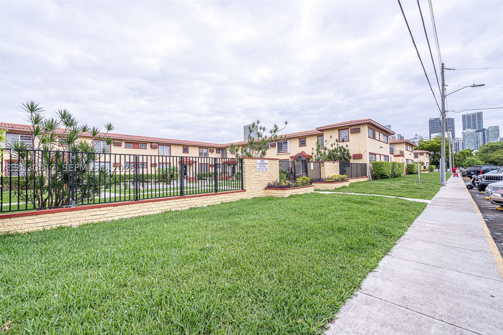 637 SW 11th St – photo 1