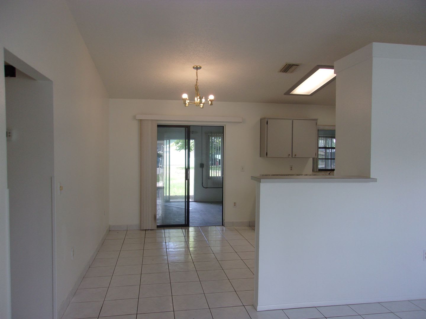 Adorable 3 Bedroom Home with Large Lanai – photo 5