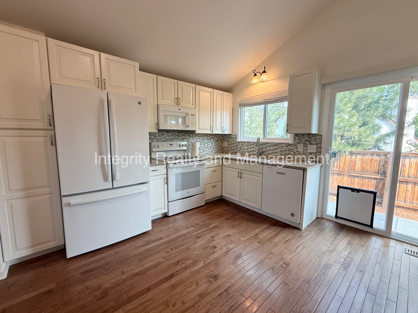 3 Bed/2 Bath, 1279 sqft – photo 4