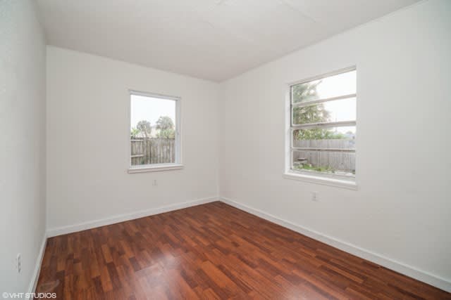2154 Henry St Ne – photo 5