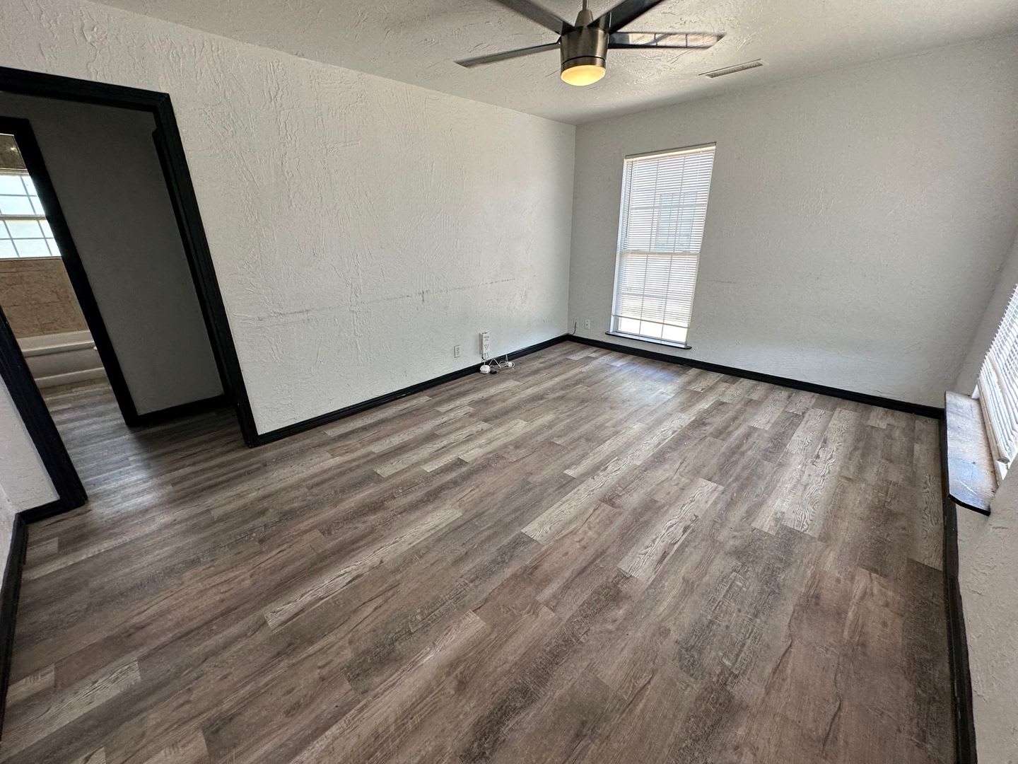 927 Columbine St – photo 2