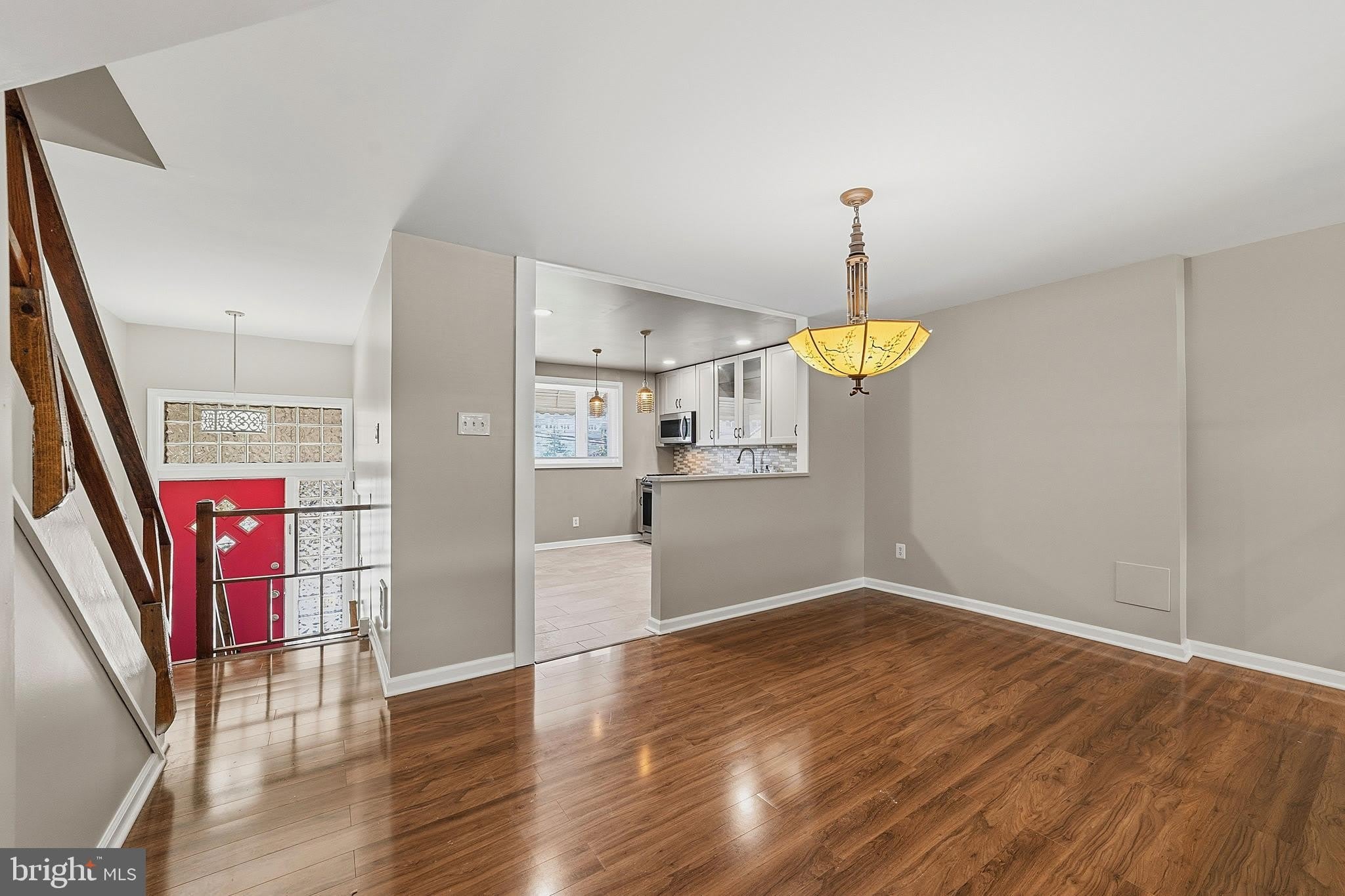 1135 W THOMPSON Street – photo 4