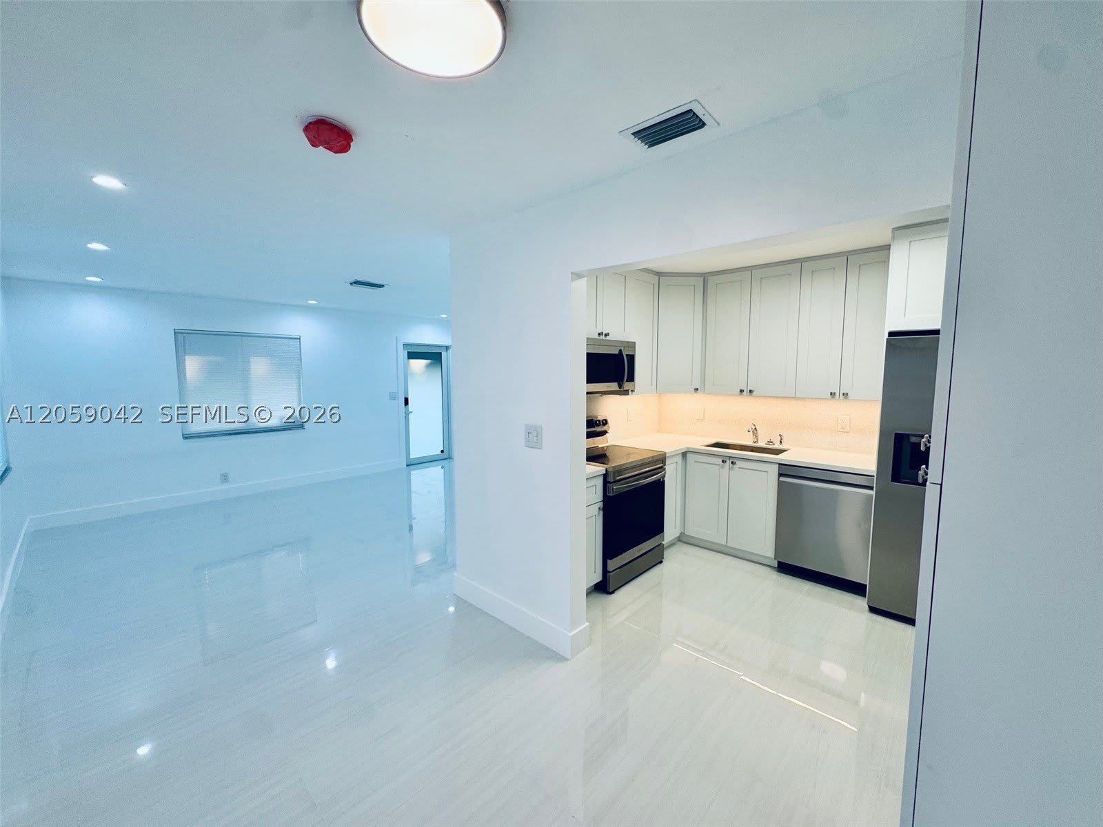 105-107 NE 30th Ct – photo 5