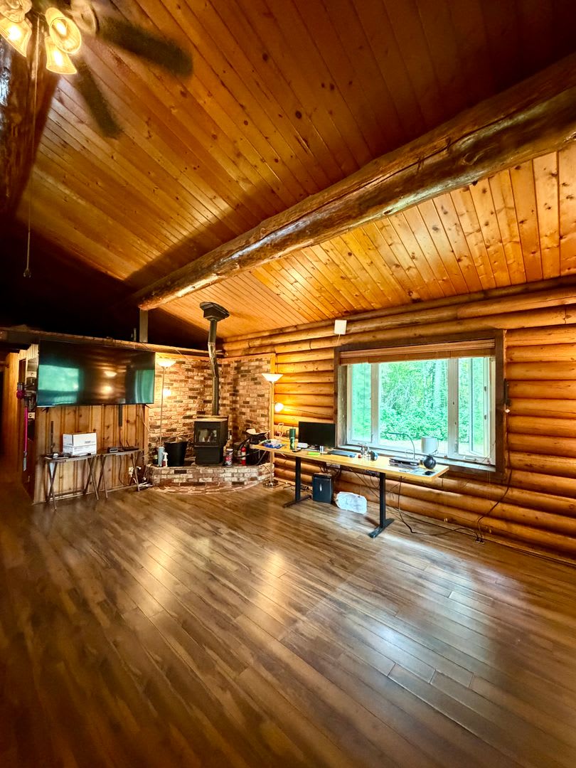 Cozy Cabin-Style Home in North Pole – photo 3